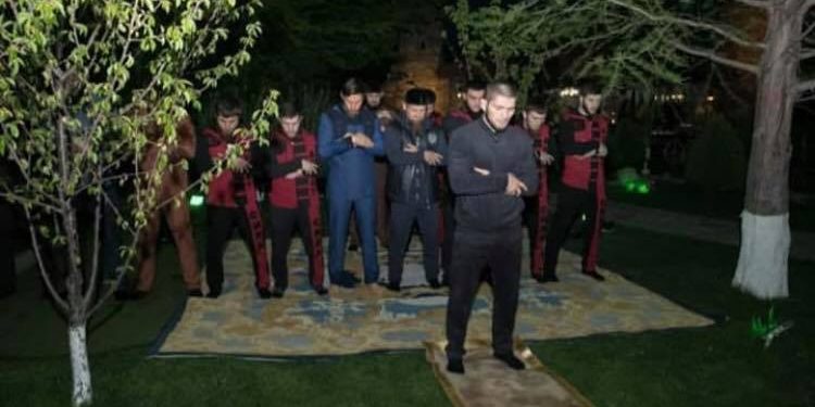 المقاتل حبيب: ديني اولا ثم الرياضة ولا اقاتل في رمضان