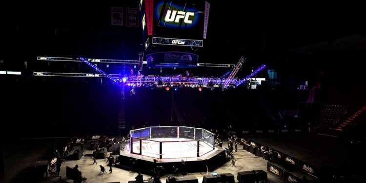 الفنون القتالية عادت الى أمريكا ب 11 نزالا خلف أبواب موصدة