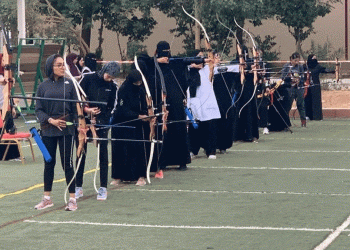 السعودية تنظم أول بطولة نسائية لرماية السهام في زمن كورونا