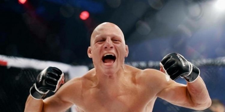 القيسي… أول أردني ينضم إلى منظمة الفنون القتالية المختلطة