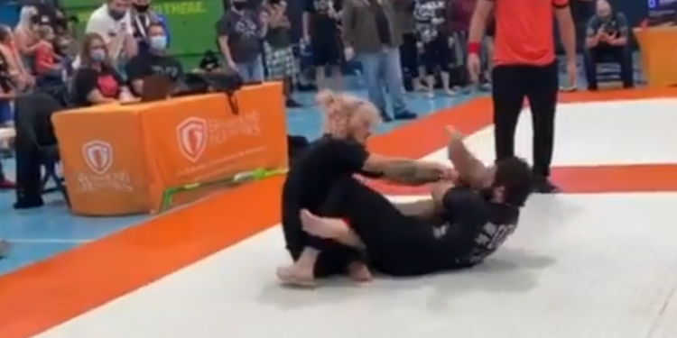 شون أومالي استسلم في بطولة الجوجيتسو