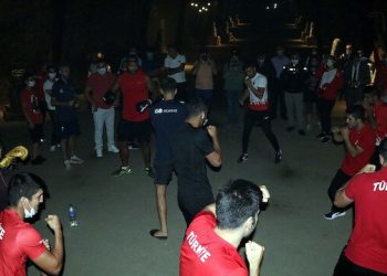 المنتخب التركي مع الانجلتري للملاكمة يتدربان في مغارة عمقها ١٥٠متر