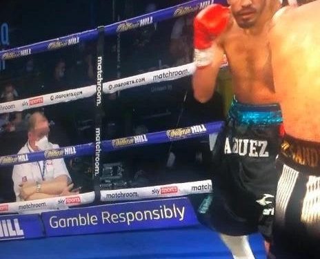 عقوبة قاسية تنتظر حكم ملاكمة بسبب هاتفه الجوال