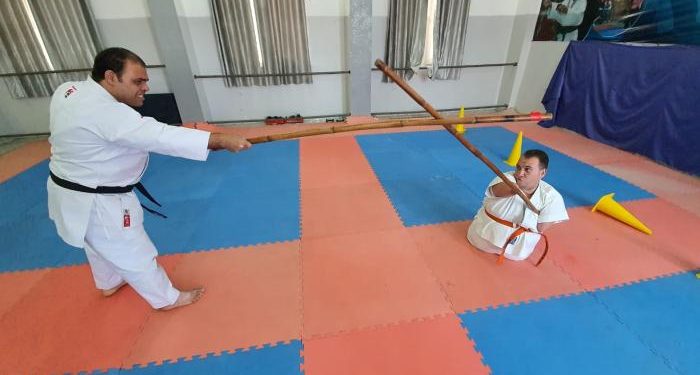 بلا أطراف.. شاب فلسطيني يطرق أبواب “جينيس” في الشوتوكان كاراتيه