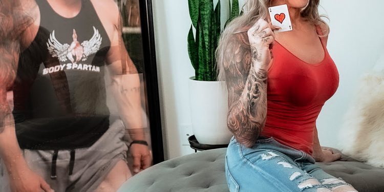 “ريكس” يفاجئ زوجته بتغيير جنسه