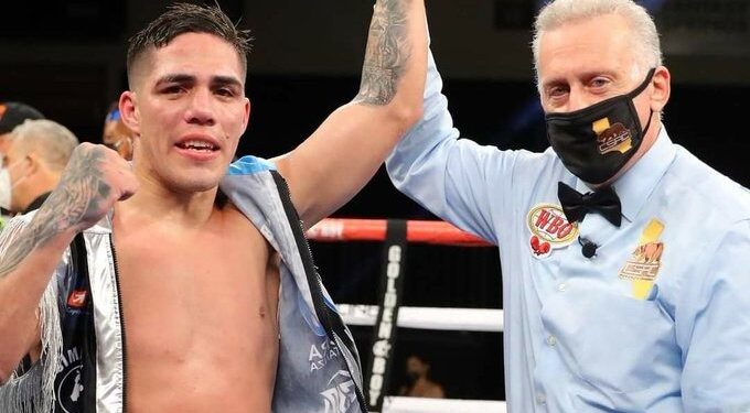 الأرجنتيني كاستانيو يفوز ببطولة العالم للملاكمة