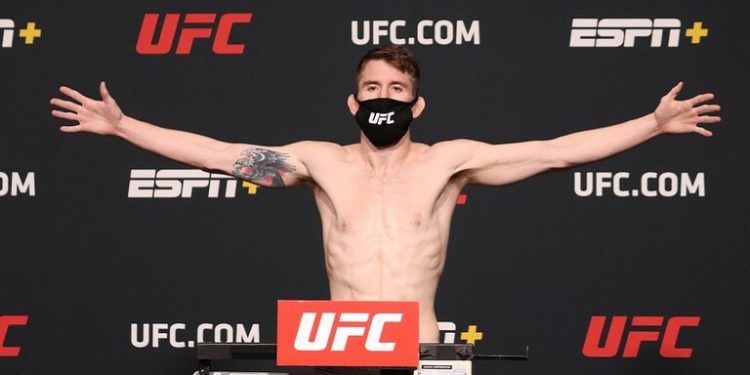 شاهد/ بضربة قاضية عنيفة بالركبة.. ساندهاغين يسقط إدغار