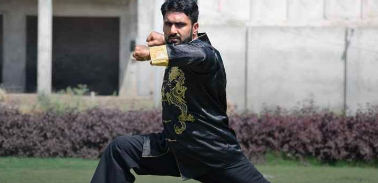 باكستاني  يحطم رقماً قياسياً جديداً في الفنون القتالية