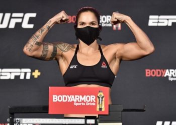 مقاتلة الفنون القتالية البرازيلية نونيس تتفوق على الإنجليزية أندرسون