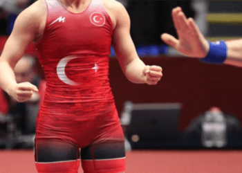 المصارعون الأتراك يخطفون الأنظار في إيطاليا.. هكذا عادوا