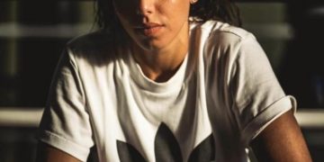 ريما عيّادي، بطلة فرنسا في المُلاكمة النسائيّة تكرم باليوم العالمي للمرأة ٨ مارس
