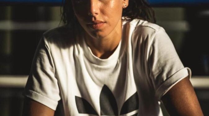 ريما عيّادي، بطلة فرنسا في المُلاكمة النسائيّة تكرم باليوم العالمي للمرأة ٨ مارس