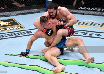 المقاتل الداغستاني المهيمن إسلام ماخاتشيف يسجل استسلام مثلث الذراع ضد درو دوبر الخطير