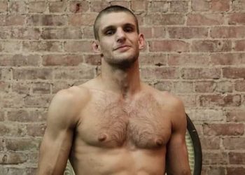 أصبح بريت باستور بطل العالم للوزن الخفيف في المصارعة