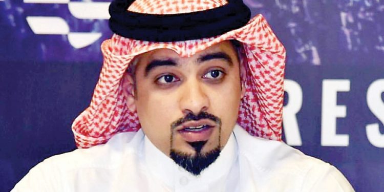 بحريني يحصل على بطاقة تحكيمية في فنون القتال المختلطة
