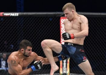 داوسون أسقط سانتوس .. فى اللحظات الأخيرة بوابل من الضربات العنيفة