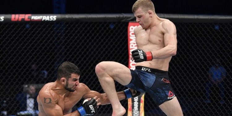 داوسون أسقط سانتوس .. فى اللحظات الأخيرة بوابل من الضربات العنيفة