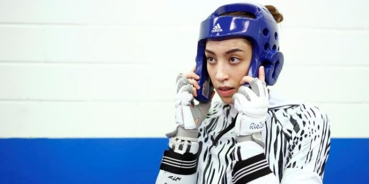 بطلة التايكوندو الإيرانية تنوى المشاركة مع فريق اللاجئين بطوكيو