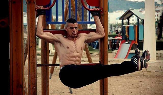 هشام الملولي يقبل تحدي ملاكمة مغربية مقابل مليون سنتيم