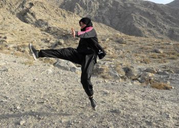 نساء الهزارة في باكستان يلجأن إلى الفنون القتالية للدفاع عن النفس