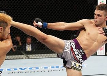 احتجاز جوني هوليوود من قِبَل الشرطة الأميركية