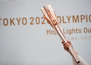 شعلة طوكيو الأولمبية تواصل جولتها باليابان في اليوم الثالث والسبعين