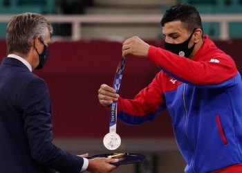 الإيراني مولايي ينفي إهداء ميداليته الفضية لإسرائيل
