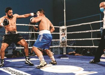 الملاكم الكويتي بهبهاني يسقط الروماني فلوريا بالقاضية فى لاكرونيا