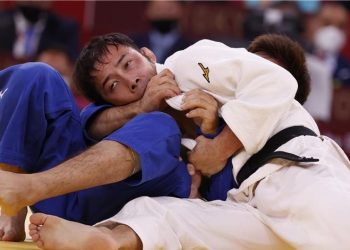 تاكاتو الياباني يمنح بلاده أول ذهبية فى الجودو