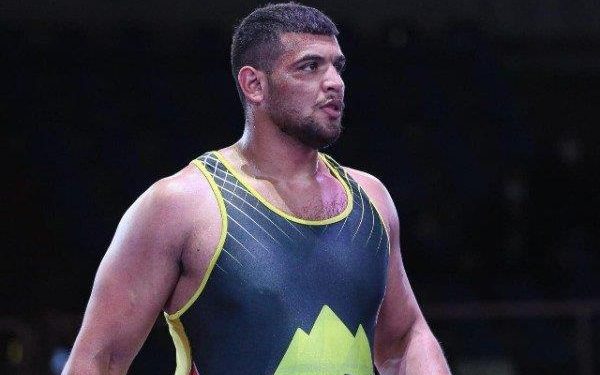 بطل مصر للمصارعة يهاجم اتحاد بلاده بسبب حرمانه من مدربه