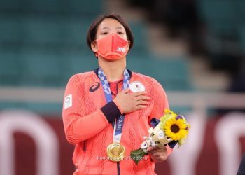 يابانية وشقيقها يصنعان تاريخا فريدا للجودو بالأولمبياد