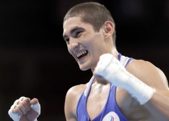 الملاكم الروسي باتيرجازييف يفوز ذهبية وزن الريشة