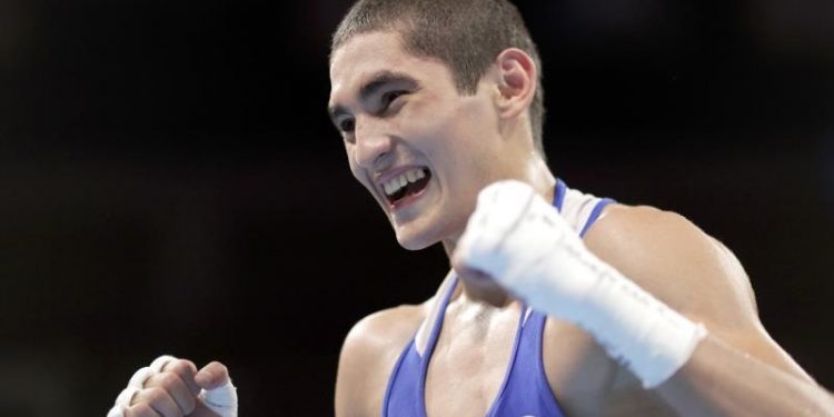 الملاكم الروسي باتيرجازييف يفوز ذهبية وزن الريشة