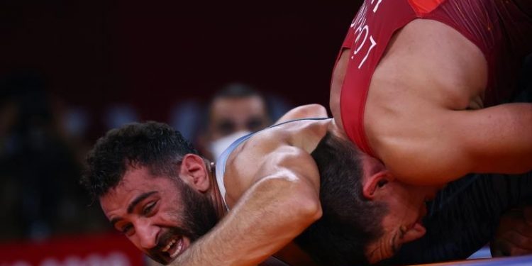 محمد مصطفي يخوض منافسات الترضية فى المصارعة