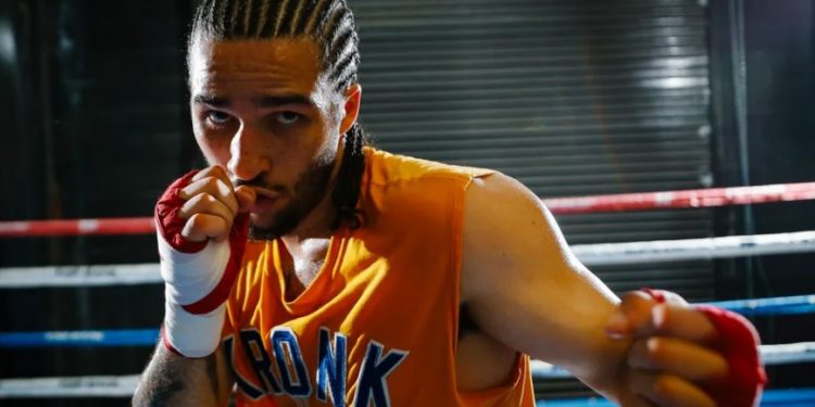 حفيد كلاي يفوز بأول مباراة له فى ملاكمة المحترفين