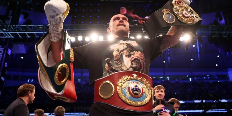 الأوكراني أوسيك يجرد البريطاني جوشوا من أحزمته العالمية الثلاثة ويتربع على عرش الملاكمة