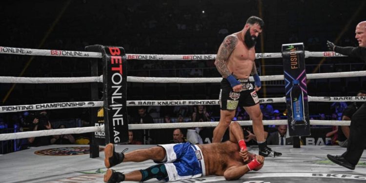 وفاة جاستن ثورنتون بعد مباراة استمرت 19 ثانية فقط (فيديو)