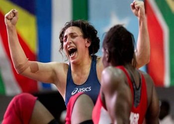 بعد تراجعهاعن الاعتزال .. سمر تفوز ببرونزية العالم للمصارعة