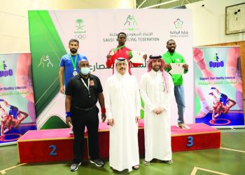 مركز مكة بطل كأس البطولة المفتوحة للمصارعة