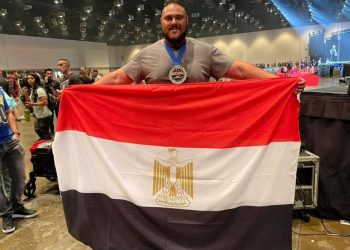 “العملاق المصري” مينا عبيد يفوز بلقب أقوي رجل في العالم في الداد ليفت
