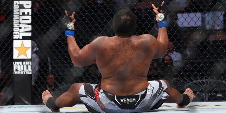 بالفيديو / الأمريكي البدين بارنيت يخطف الأضواء فى “UFC 268”