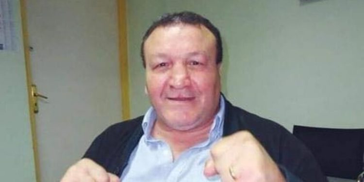 رئيس الجزائر ينعي حماني أسطورة الملاكمة الذهبى