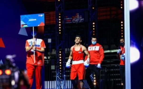 الألباني بكيري يحرم عشيش من حلمه ببطولة العالم للملاكمة