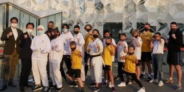 البطلة الذهبية الأولمبية ساكورا تقدم نصائحها لناشئ الكاراتيه فى الإمارات