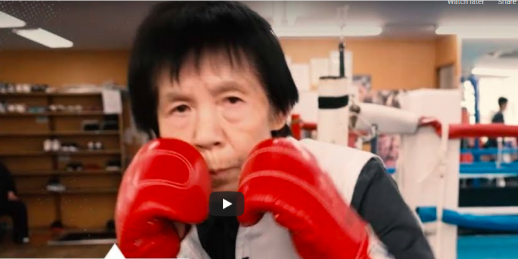 ماساكو عمرها 75 عاما أول مدربة ملاكمة دولية في العالم