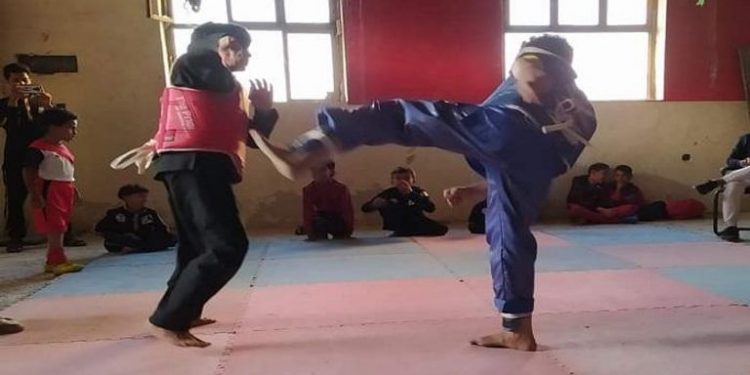 “بنجاك سيلات”.. رياضة تنتشر بسرعة بين شباب اليمن