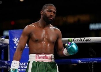 مايويذر يشارك في نزال مميز في 20 فبراير بدبي