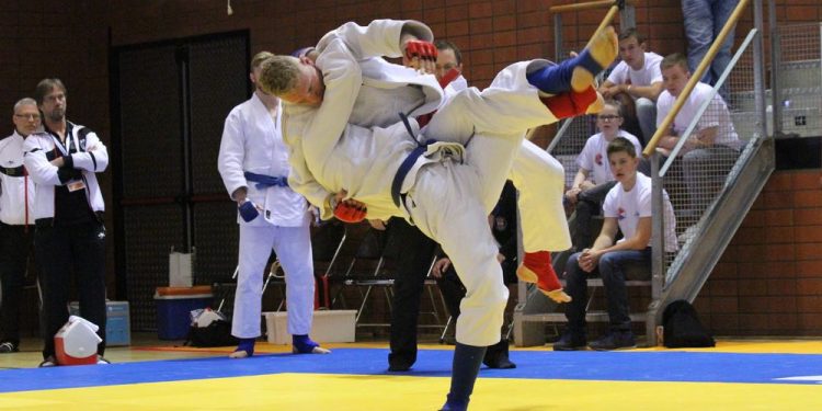 الدرس الاول في الوقفات وبداية النزال في ( نظام القتال ) في الجوجيتسو الاولبية