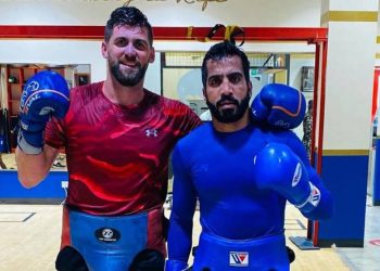 الملاكم الإماراتي الشمار يتحول إلى الإحتراف ويستعين بخبرة فيلدينج