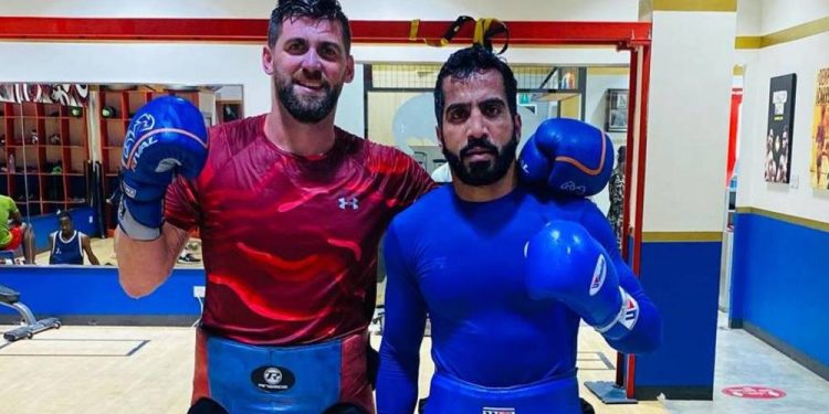 الملاكم الإماراتي الشمار يتحول إلى الإحتراف ويستعين بخبرة فيلدينج